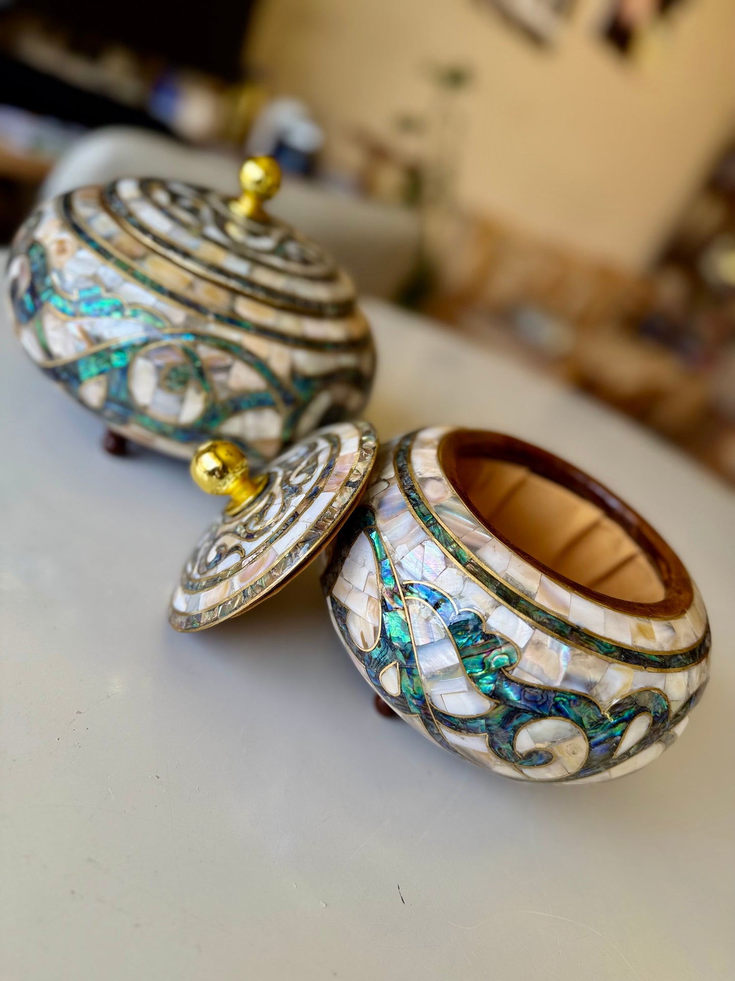 Mother-of-Pearl Lidded Vessel (Medium)